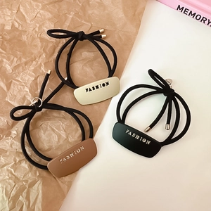 Set di 3 elastici per capelli minimalisti in colori Morandi con finitura opaca