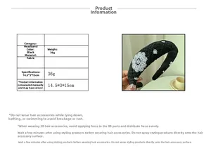 Vue détaillée d'un serre-tête noir en tissu avec broderie florale et spécifications