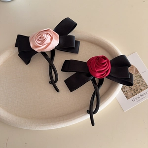 Eleganter Rosenblüten Schleife Bananen Haarclip Satin Stoff Französischer Stil Haarnadel Accessoire Für Damen Alltag Party