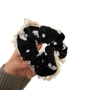 Chouchou vintage noir à fleurs avec bordure en dentelle blanche et sequins brillants