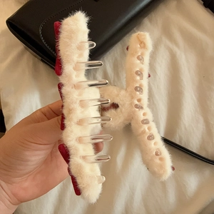 Elegante pinza per capelli in ecopelliccia bianca con fiocco rosso scuro per donna