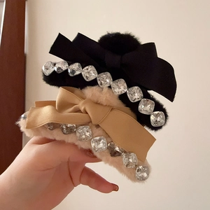 Grande pince à cheveux en peluche avec strass et nœud en satin noir et beige élégant