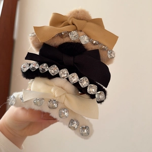 Pince Crabe Élégante Grande en Peluche Satin avec Nœud Femme Luxe Strass Accessoires Cheveux Hiver Fausse Fourrure