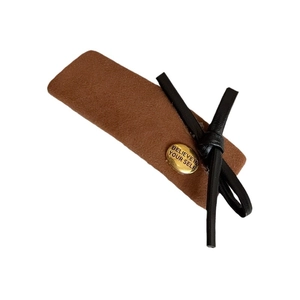 Barrette en velours marron élégante avec boucle dorée et gravure Believe In Yourself