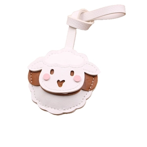 Pendentif de sac mignon en forme d'agneau imitation cuir blanc aux cornes brunes