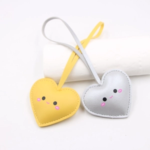 Pendentifs en cuir double face en forme de cœur jaune et argent avec sourires mignons