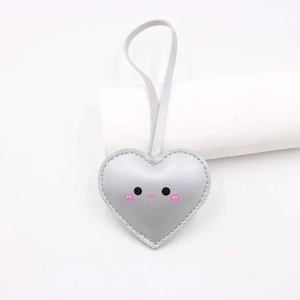 Pendentif de sac en cuir PU argenté en forme de cœur avec expression mignonne