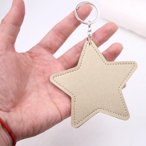 Fashion PU Leather Star Keychain Gold Pentagram Bag Charm For Women Car Key Ring Accessory Elegant Leather Star Pendant