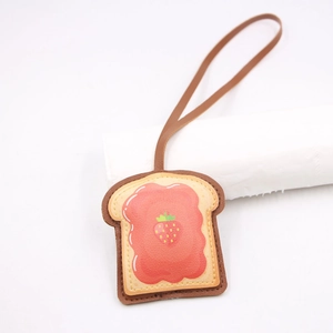 Ciondolo per borsa in pelle a forma di toast con marmellata di fragole e cordino
