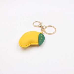 Porte-clés mignon en cuir forme mangue jaune avec feuille verte et anneau doré