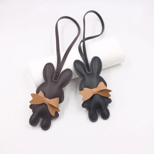Hase Leder Taschenanhänger Mit Schleife Trendy Kunstleder Tieranhänger Handgenäht Gepäckzubehör Schlüsselanhänger Für Damen