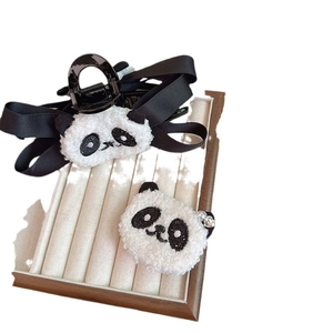 Set di mollette per capelli panda in peluche con fiocco di nastro nero e ricami carini