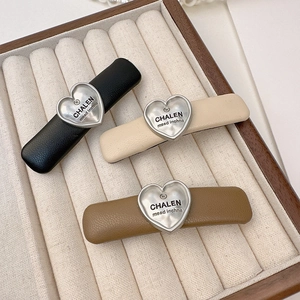Women Heart PU Leather Hair Clip Metal Letter Engraved Lychee Texture Bangs Side Hairpin Temperament Elegant Hair Accessories