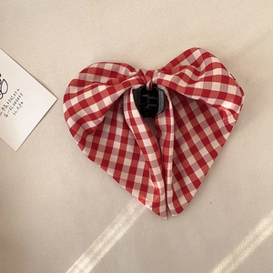Molla per capelli a fiocco a quadretti bianchi e rossi in tessuto a forma di cuore