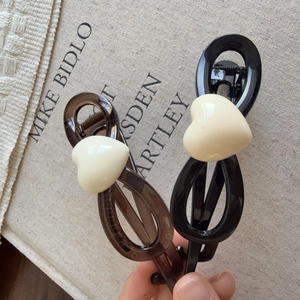 Eleganter Acryl Herz Künstliche Perle Twist Haarklammer Stilvolle Bananenspange Für Damen Tägliches Styling Mode Haarschmuck