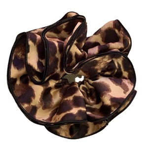Double-layer leopard print hair scrunchie with silk texture and black stitching edge