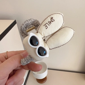 Pince à cheveux oreilles de lapin en peluche avec lunettes et broderie smile