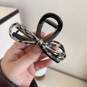 Leopard Print Bow Hair Claw Clip For Women Elegant Leather Acrylic Hair Accessories Simple Fashionable Shark Clip Hairgrip