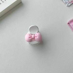 Pinces à cheveux nœud mignonnes rose et crème sur fond texturé blanc
