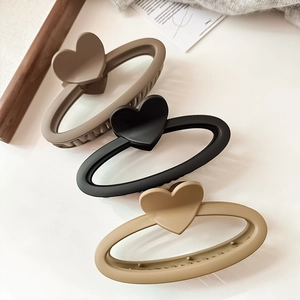 Trois pinces à cheveux cœur mates en marron foncé, noir et beige pour coiffures