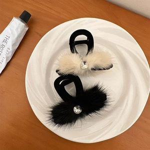 Vintage Faux Fur Plush Hair Claw Clip With Rhinestone Velvet Autumn Winter Shark Clip For Women Elegant Hair Accessories
