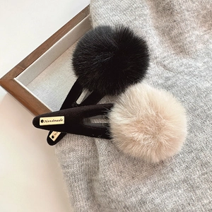 Barrettes à cheveux chics en peluche noire et beige avec logo doré fait main