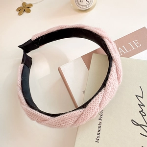Rosa gestricktes Twist-Stirnband für Damen mit weicher Wollstruktur für den Winter-Look