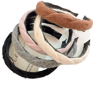 Gestrickte breite Haarbänder in Karamell, Rosa, Beige, Grau und Schwarz