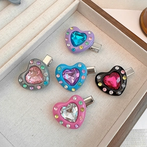 Five-piece Y2K heart-shaped duckbill hair clips with colorful crystals and resin base