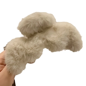 Grande pince à cheveux en peluche beige en fausse fourrure pour l'automne et l'hiver