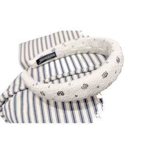 Serre-tête en tweed blanc fait main avec paillettes argentées sur tissu à rayures bleues