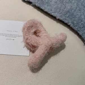 Plush pink faux fur claw clip for women, large shark hair clip for autumn and winter styles