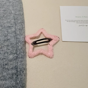 Barrette étoile rose tricotée pour femme avec finition en laine et clip BB en métal solide