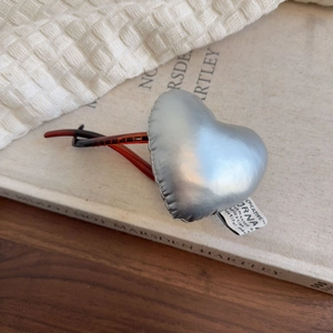 Satin heart-shaped twist hair clip in vintage dark brown with chic silver accent detail