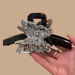 Pince à cheveux papillon 3D argentée avec base en résine noire pour coiffures élégantes