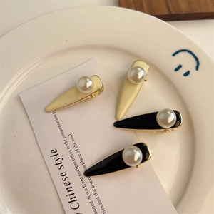 Barrettes Cheveux Rétro Élégantes Künstliche Perles de Culture Alliage Style Hepburn Noir Beige Pinces à Cheveux Latérales Femme Accessoires