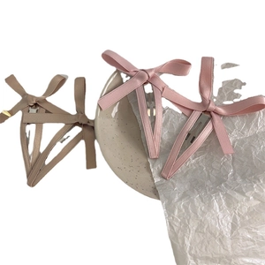 Eleganti fermagli per capelli con fiocco in raso rosa e kaki con clip in metallo argento