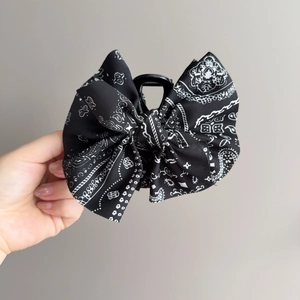 Grosse pince à cheveux avec nœud en tissu noir à motif cachemire et griffes en plastique