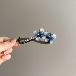 Elegante pinza per capelli con fiori di paillettes blu sfumati e strass su base marrone