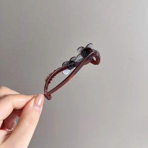Elegante pinza per capelli marrone traslucida con motivi a farfalla glitterati