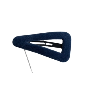 Barrette à cheveux rétro en velours bleu foncé avec chaîne argentée et pompon élégant