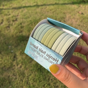 Close-up of green gradient high-elastic hair bands in a blue sky themed packaging box