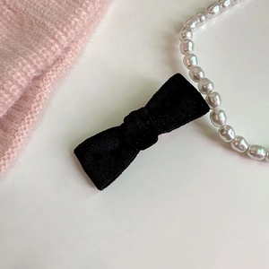 Barrette à cheveux classique en velours noir pour femme avec un design élégant ballet core