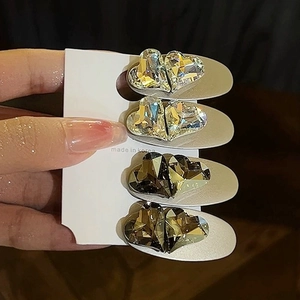 Korean Style Sweet Heart Iron Alloy Rhinestone Duckbill Hair Clip For Women Elegant Sparkly Crystal Bangs Clip Hair Jewelry