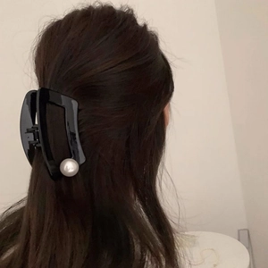 Grande Pince à Cheveux en Acrylique Élégante Avec Fausse Künstliche Perle Carrée Creuse Pince Requin pour Femmes Accessoires Cheveux