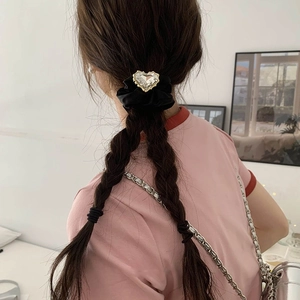 Elegante Scrunchie in Raso Nero con Strass a Cuore Grande Cristallo Elastico per Capelli Anello per Capelli Accessori Moda Donna