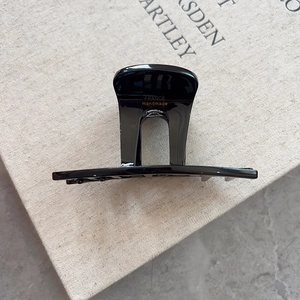 Pince à cheveux minimaliste en acétate noir brillant avec gravure France Handmade