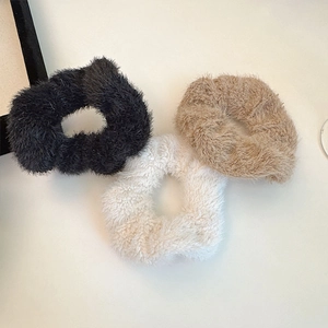 Chouchous en Peluche Fausse Fourrure pour Femmes Élastiques à Cheveux Doux et Moelleux Couleur Unie Automne Hiver Accessoire
