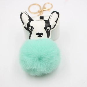 Porte-clés en cuir PU de dalmatien avec un pompon vert menthe et un anneau doré