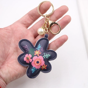 Portachiavi a fiore in pelle PU blu navy con stampe floreali e ciondolo a perla